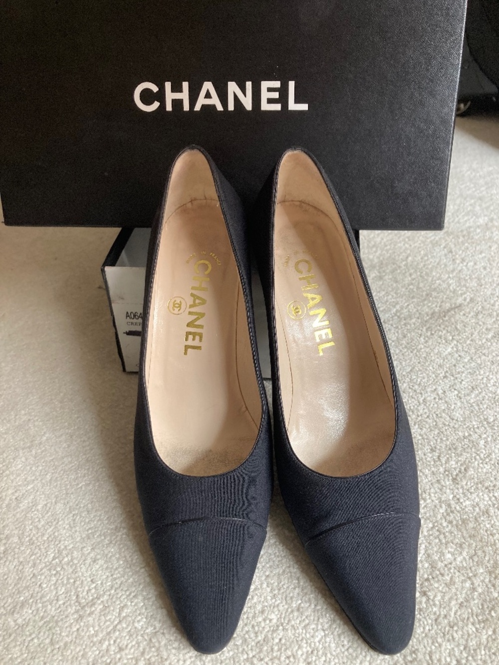 Chanel Crepe mid-heeled pump